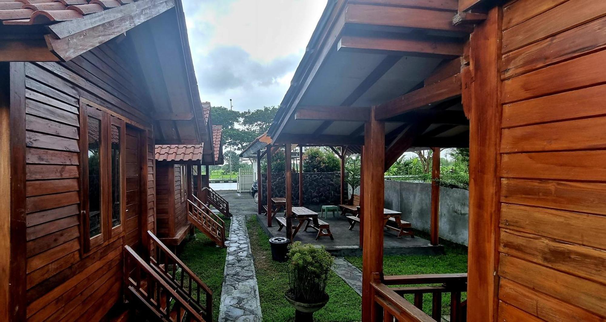 Mayeka Transit Hostel Bandara Internasional Lombok ปรายา ภายนอก รูปภาพ